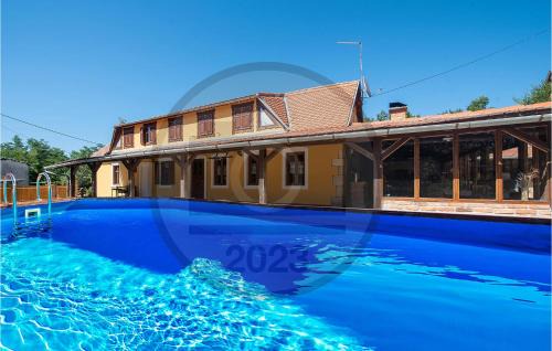 Velika House | 4 Bedroom Nice Home In Radovanci