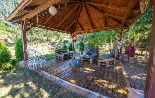 Velika House | 4 Bedroom Nice Home In Radovanci