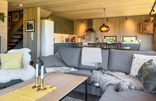 Vinje House | 4 bedroom nice home in Vinje
