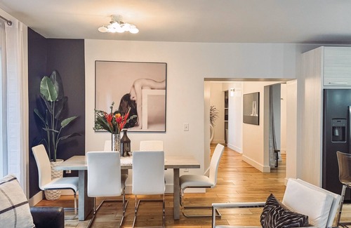 Nashville Condo | 4 Bedroom Penthouse Suite - Music Row - Guitar Pool - Sleeps 12