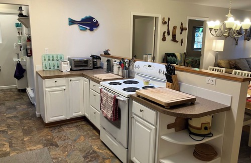Halfmoon Bay House | 4 Bedroom Pet Friendly Cottage Quiet Secluded Waterfront Location In Secret Cove