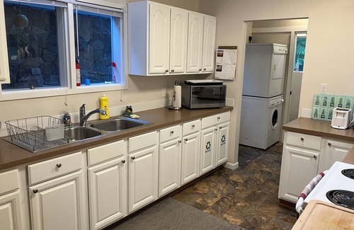 Halfmoon Bay House | 4 Bedroom Pet Friendly Cottage Quiet Secluded Waterfront Location In Secret Cove