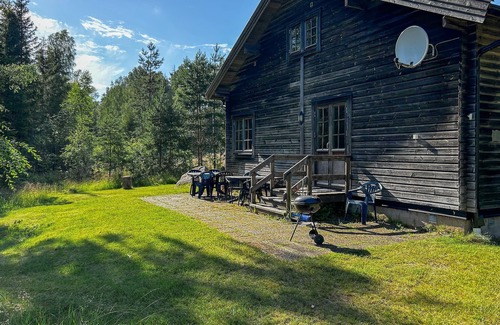 Fegen House | 4 bedroom pet friendly home in Fegen