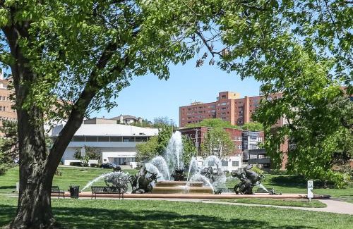 West Plaza House | 4 Bedroom Plaza Charmer Pet Friendly