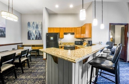 Lake Delton Hotel | 4-bedroom Presidential Suite in the heart of the Wisconsin Dells!