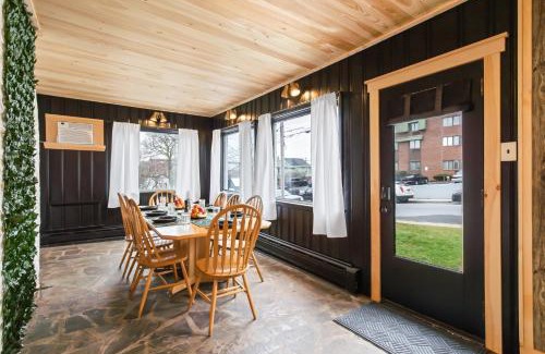 Ephrata House | 4-bedroom-Private cozy backyard w firepit