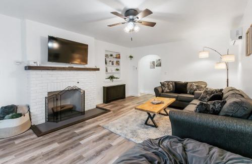 Ephrata House | 4-bedroom-Private cozy backyard w firepit
