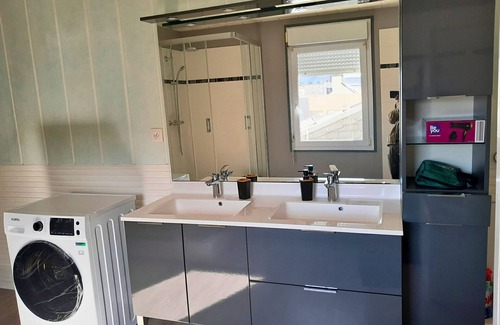 Cote Est Soquence House | 4 Bedroom Private vacation home in Le Havre