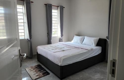 Battambang Villa | 4 Bedroom Private Villa & Swimming Pool with Fitness