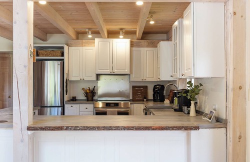 Canaan House | 4-bedroom Queechy Lake House with Private Dock and Fire Pit