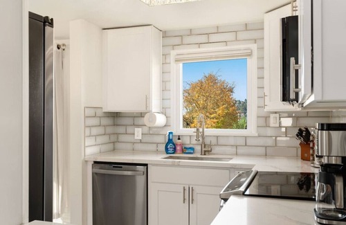 Interbay House | 4 Bedroom Queen Anne Craftsmen