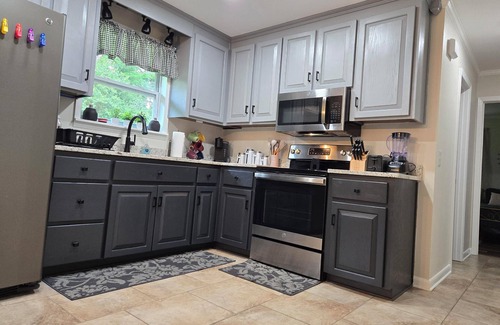 Enterprise House | 4 bedroom quiet county home close to everything!