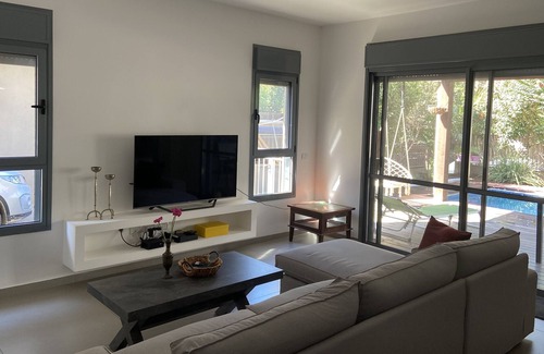 Pardes Hanna Karkur House | 4 bedroom retreat with a pool in heart of Israel