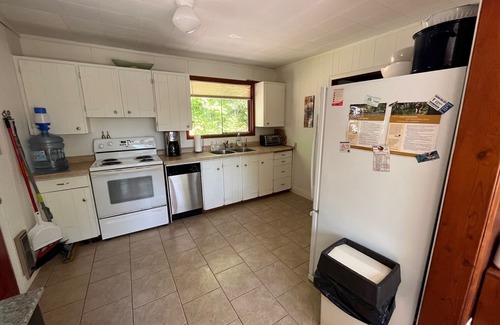 Gravenhurst Cottage | 4 Bedroom Sanctuary on North Muldrew Lake, Privacy In Muskoka, Gravenhurst, ON