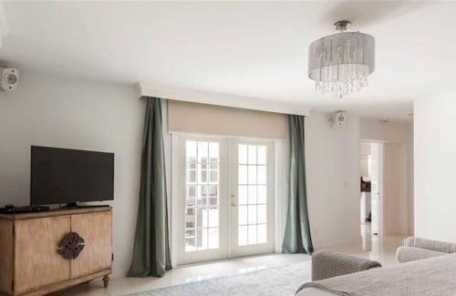 Harbor Beach Apartment | 4 Bedroom Single family 233270 by Houzlet
