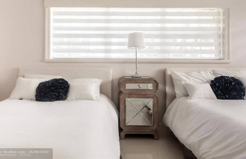 Harbor Beach Apartment | 4 Bedroom Single family 233270 by Houzlet