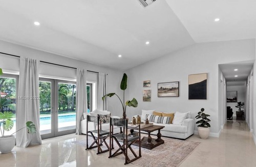 Palmetto Bay Apartment | 4 Bedroom Single family 441311 by Houzlet