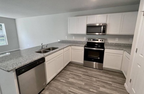 Lakewood Park Apartment | 4 Bedroom Single family 431493 by Houzlet