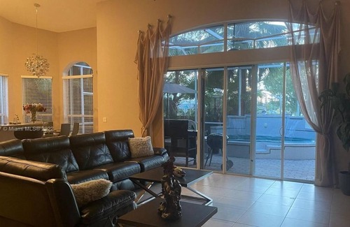 Survey Creek Apartment | 4 Bedroom Single family 436920 by Houzlet