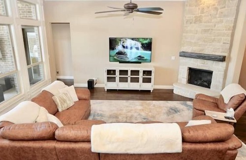 Keller Apartment | 4 Bedroom Single family 203878 by Houzlet