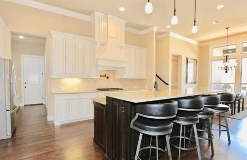 Keller Apartment | 4 Bedroom Single family 203878 by Houzlet