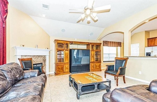 Sterling Ridge Apartment | 4 Bedroom Single family 92515 by Houzlet