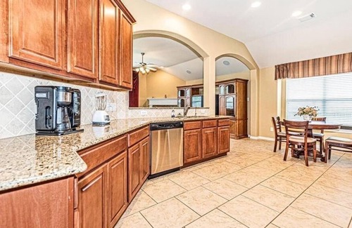 Sterling Ridge Apartment | 4 Bedroom Single family 92515 by Houzlet