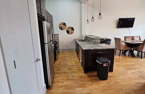 Lower West Side Apartment | 4 Bedroom, Sleeps 20 people!