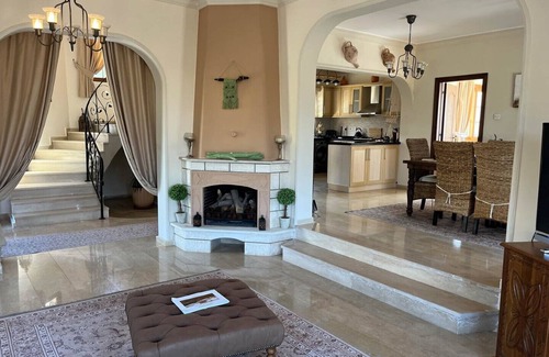 Esentepe Villa | 4 Bedroom (Sleeps 8) Villa in Esentepe