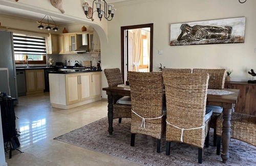 Esentepe Villa | 4 Bedroom (Sleeps 8) Villa in Esentepe