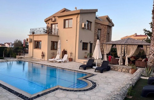 Esentepe Villa | 4 Bedroom (Sleeps 8) Villa in Esentepe