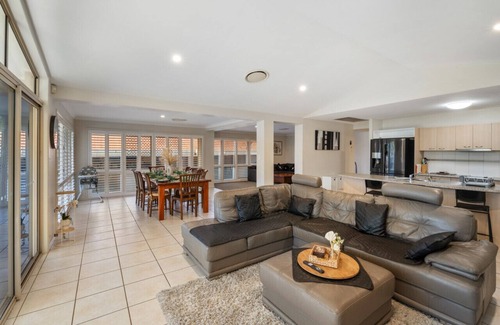 Parkinson House | 4 Bedroom Spacious Cozy Family Retreat @ Parkinson