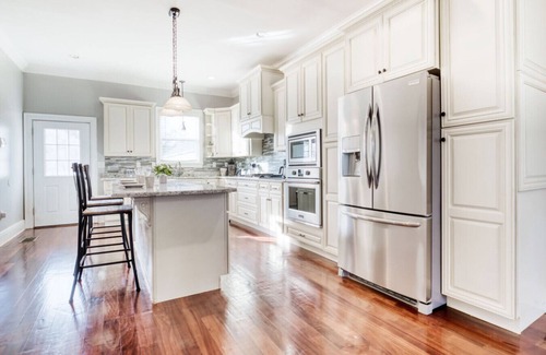 West End House | 4 bedroom spacious home near Lakefront