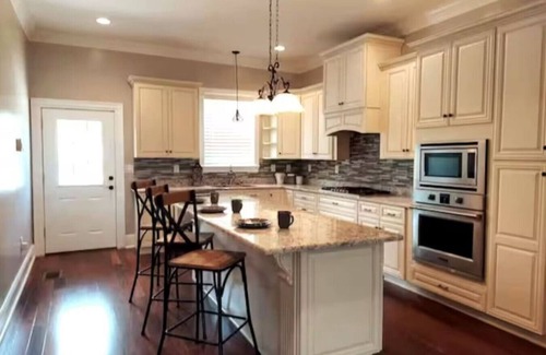 West End House | 4 bedroom spacious home near Lakefront