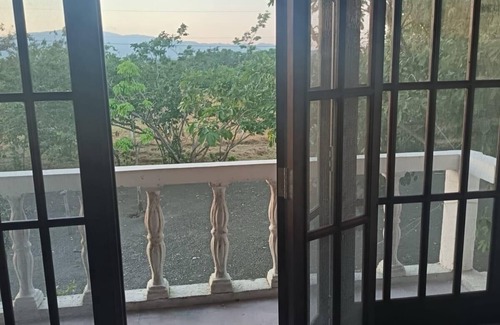 Rio Dulce Villa | 4 Bedroom Spanish villa on lake Izabal, Guatemala.