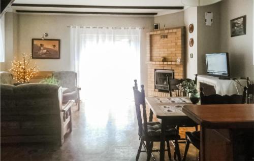 Drawno House | 4 Bedroom Stunning Home In Dominikowo