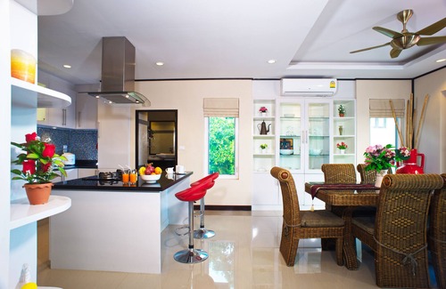Bophut Villa | 4 BEDROOM - STUNNING SEA VIEWS, MOUNTAIN VISTAS AND CLOSE TO OCEAN AND SHOPPING