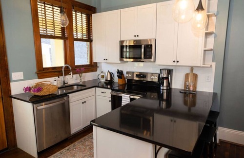 Roanoke Apartment | 4 Bedroom Suite at the Historic Winona House