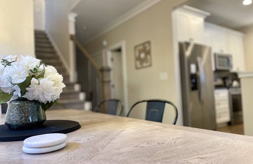 East Point House | 4 Bedroom Suites Under 1 Roof Near Downtown Atlanta & Airport