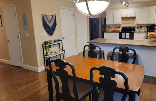 Thornton House | 4-bedroom sunny spacious house in peaceful Thornton with WiFi, Heat, AC