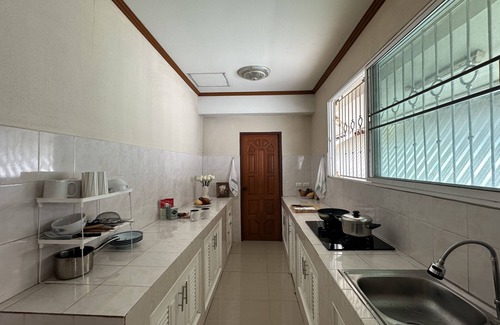 Wat Ket House | 4-Bedroom House in Lovely Chiang Mai with AC and WiFi
