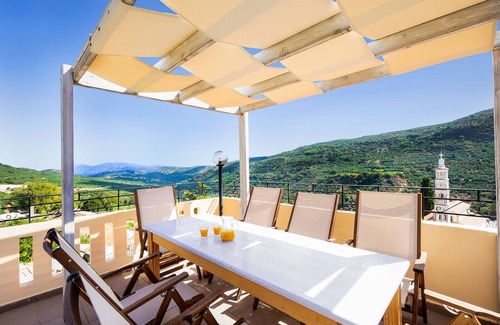 Tsourouniana House | 4-bedroom Topolia House with shared pool