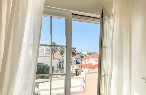 Praia del Rei House | 4 bedroom Town House for 8 people, close to everything you need!