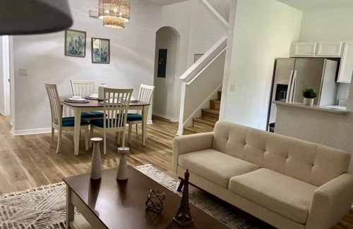 Wellington House | 4-bedroom townhome in tranquil Davenport minutes from Disney Parks!