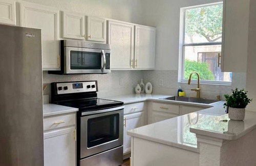 Wellington House | 4-bedroom townhome in tranquil Davenport minutes from Disney Parks!