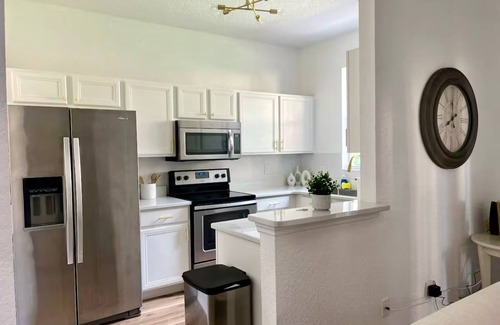 Wellington House | 4-bedroom townhome in tranquil Davenport minutes from Disney Parks!