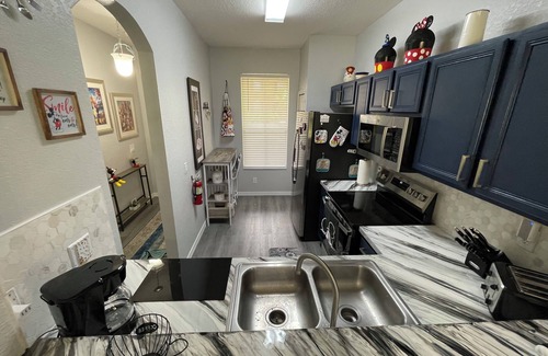 Davenport House | 4-bedroom townhome in fabulous Davenport with WiFi, fitness room, AC