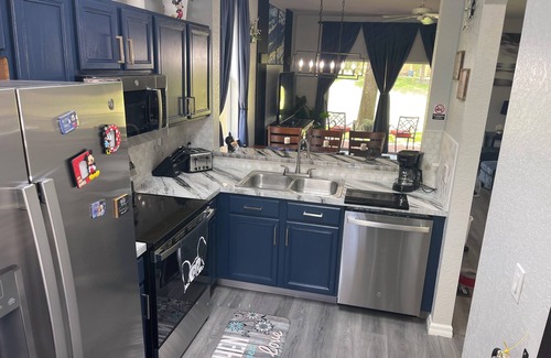 Davenport House | 4-bedroom townhome in fabulous Davenport with WiFi, fitness room, AC