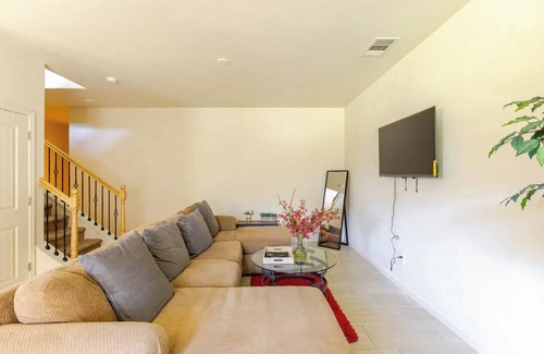 Carson City House | 4-bedroom townhome family friendly in amazing Carson City with Parking, WiFi