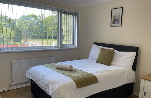 Runcorn House | 4 bedroom townhouse in Runcorn